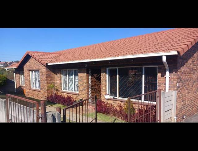 3 BEDROOM TOWNHOUSE FOR SALE IN MONDEOR